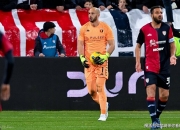 包含热那亚遭遇连败，俱乐部人员调整的词条