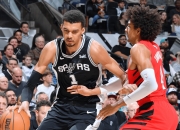 金年会体育-马刺逆袭开拓者，德罗赞快攻突破