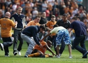 金年会体育-狼队意外逆袭，精彩击败对手