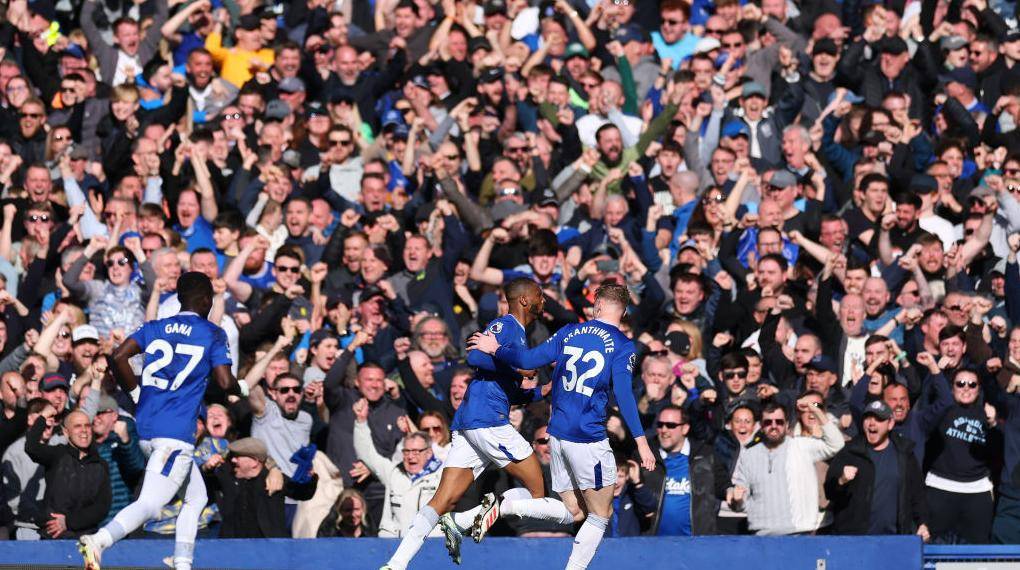 曼联客场逆转埃弗顿,迎来重要胜利 曼联客场逆转埃弗顿,迎来重要胜利