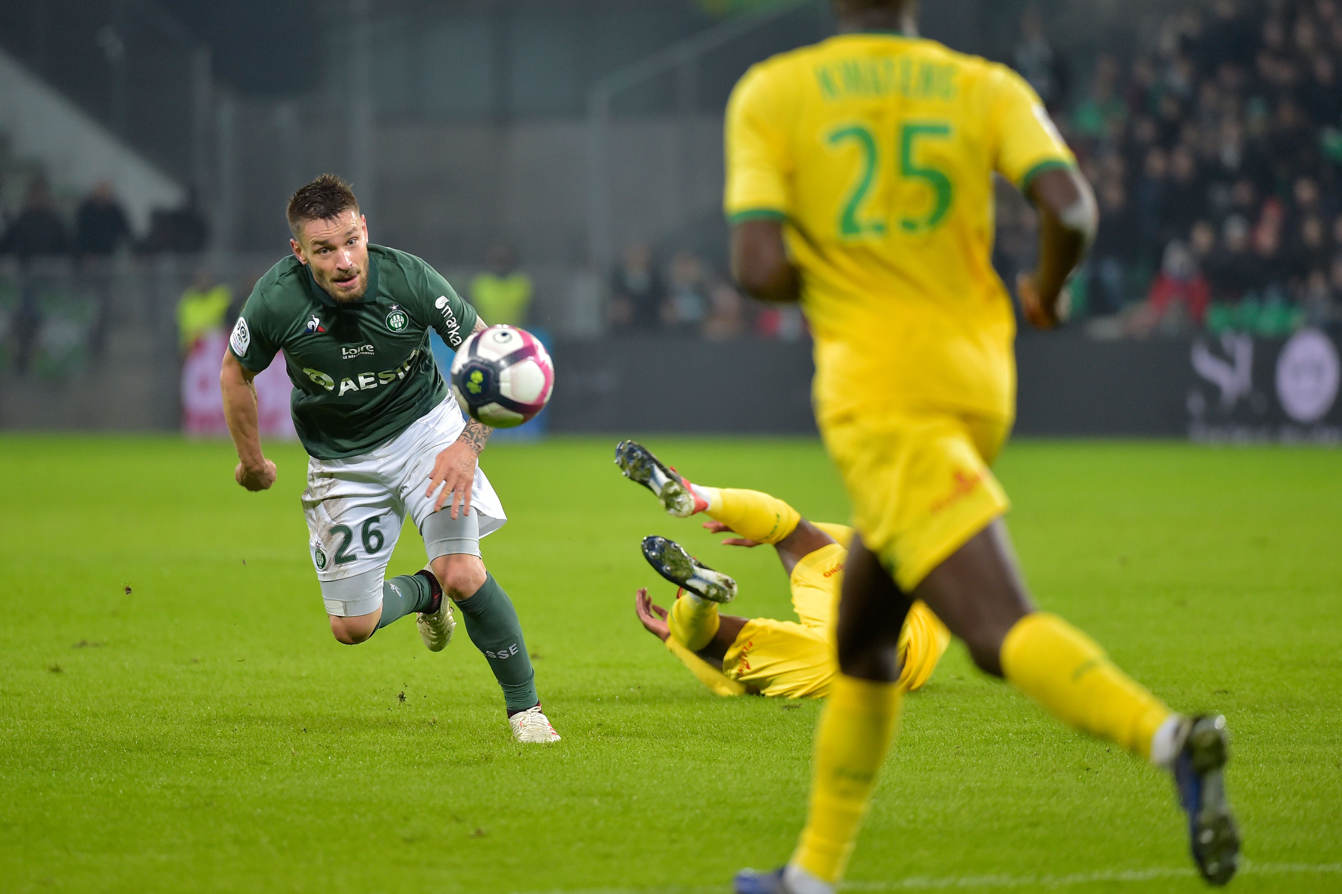 包含奥萨苏红牌遭罚下,里昂客场-平特鲁瓦的词条 包含奥萨苏红牌遭罚下,里昂客场-平特鲁瓦的词条