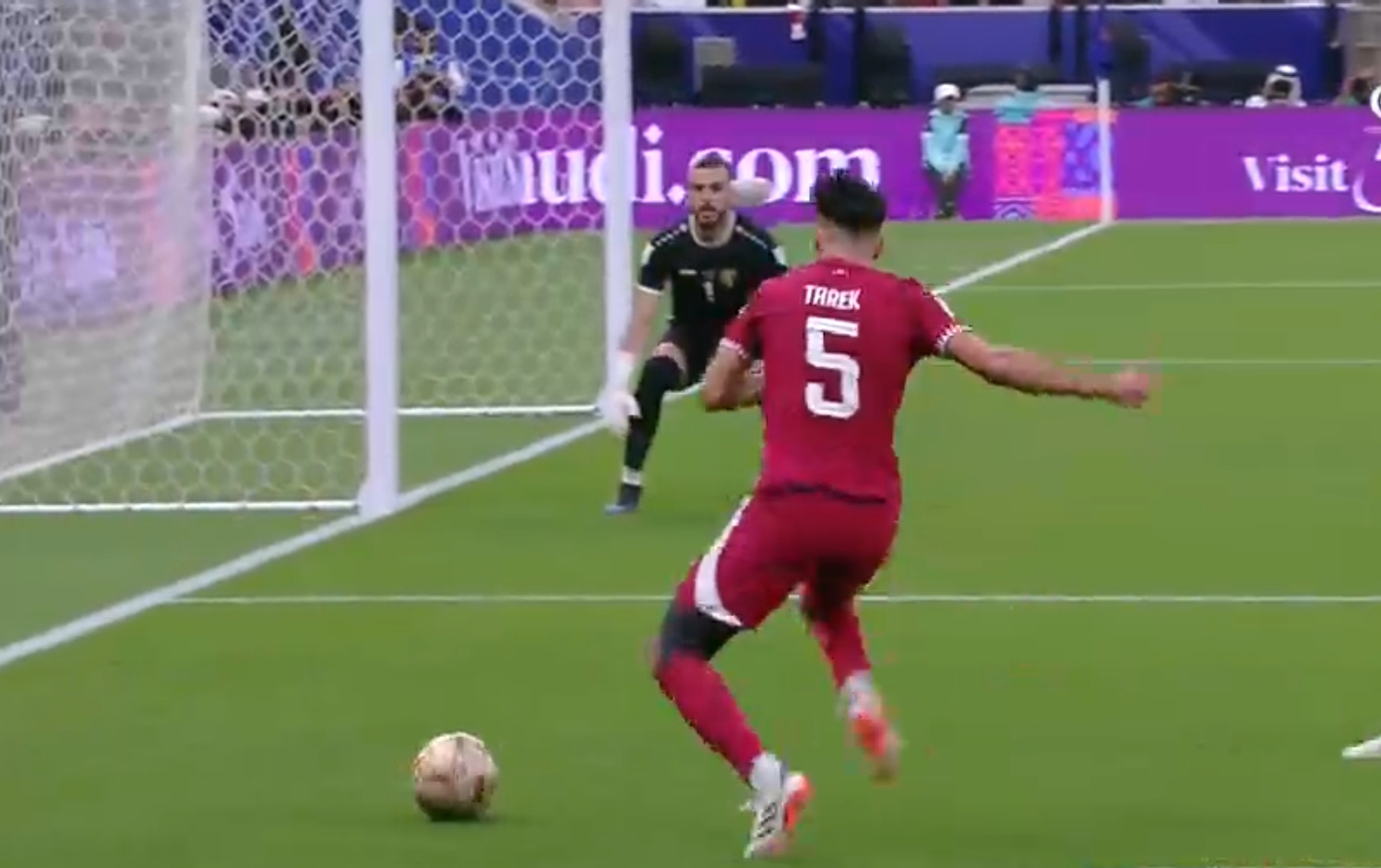 关于前锋轰炸对方大门,球队攻势如潮连连进球的信息 关于前锋轰炸对方大门,球队攻势如潮连连进球的信息