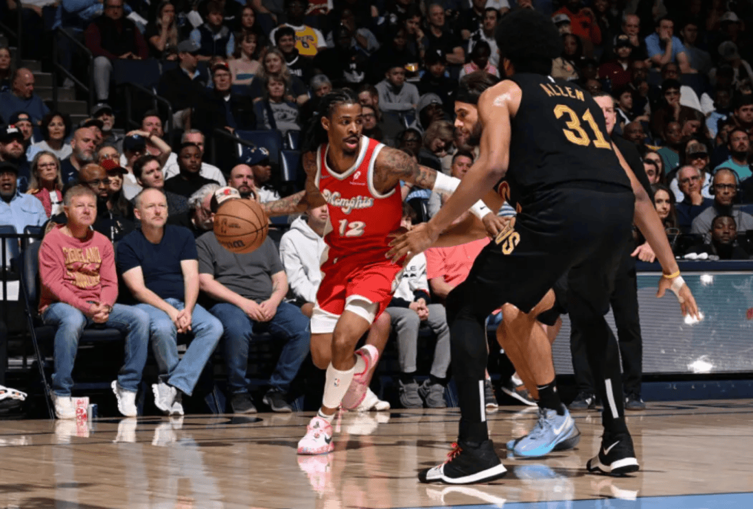 猛龙队主场夺取关键胜利领跑东部联盟的简单介绍