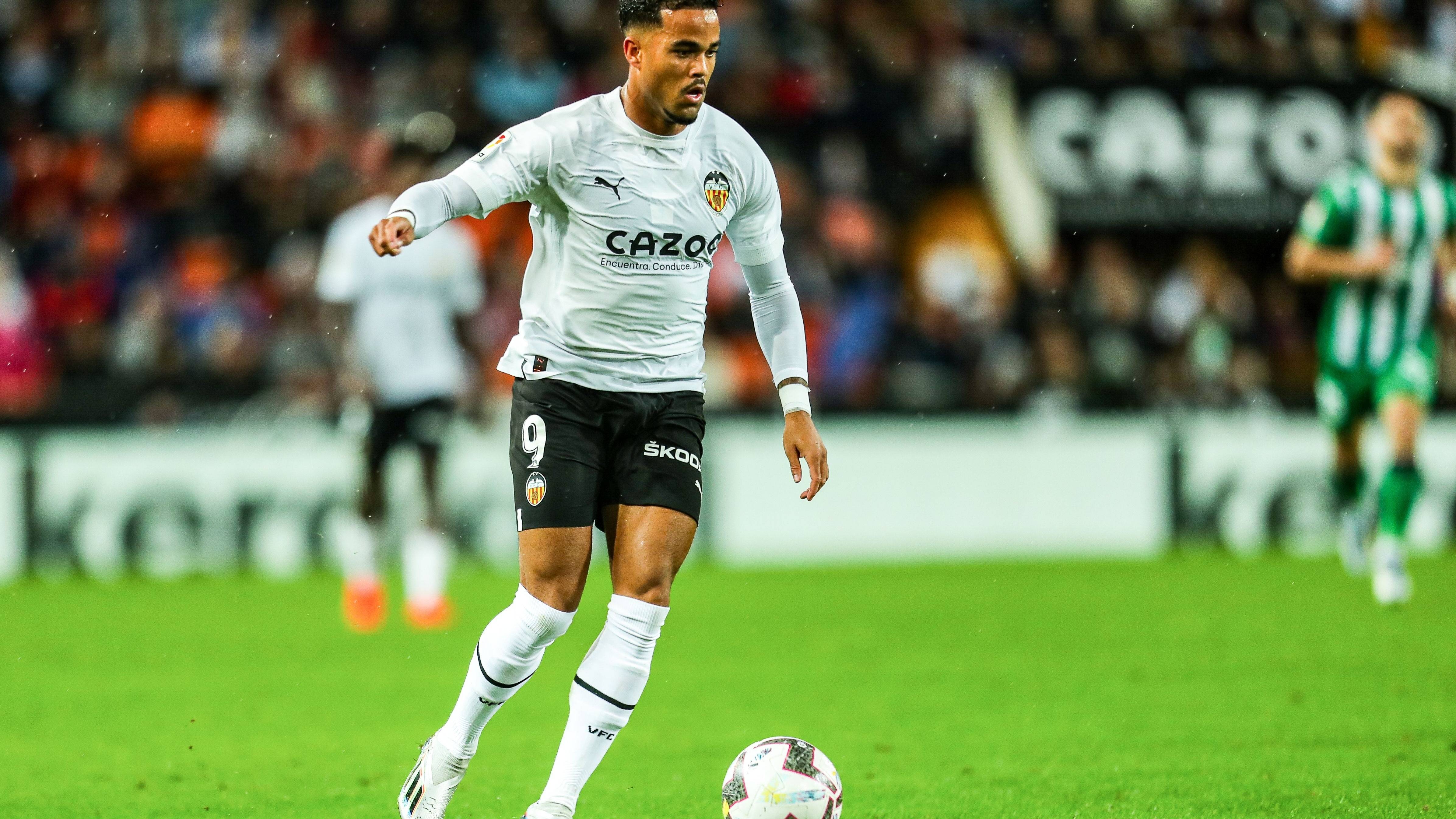 瓦伦西亚防线整固良好,新赛季角逐未减的简单介绍 瓦伦西亚防线整固良好,新赛季角逐未减的简单介绍