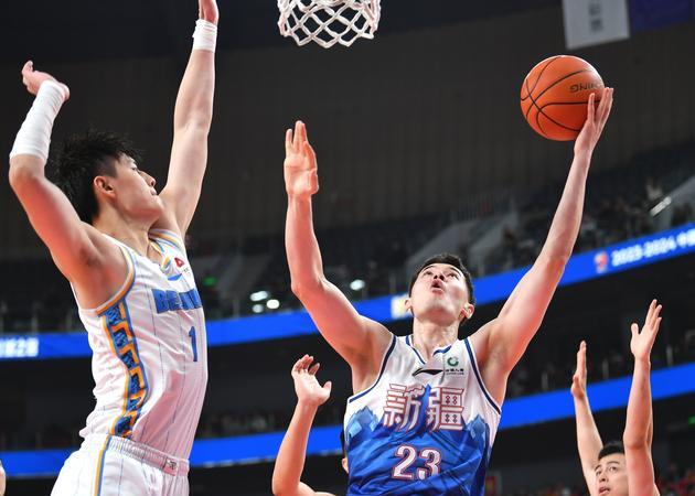 包含森德豪森客场大逆转，击败领头羊的词条