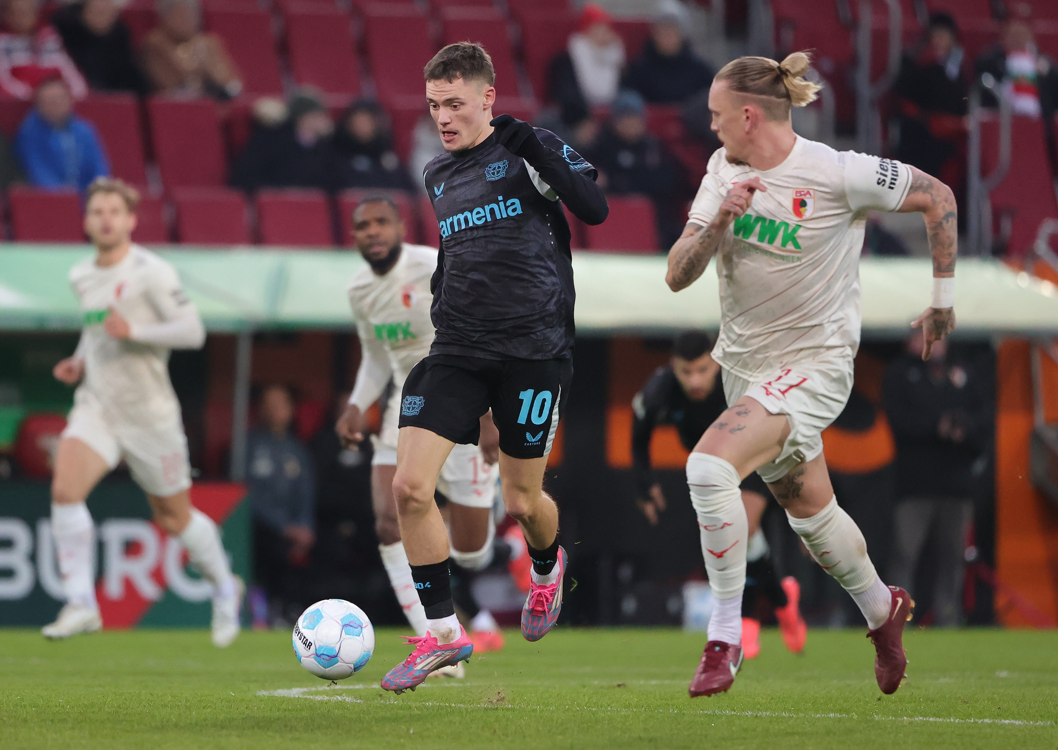 关于德甲联赛继续激烈，强队实力碾压对手的信息