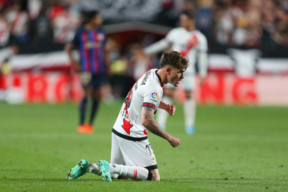 关于皇家社会憾平巴列卡诺，错失登顶良机的信息