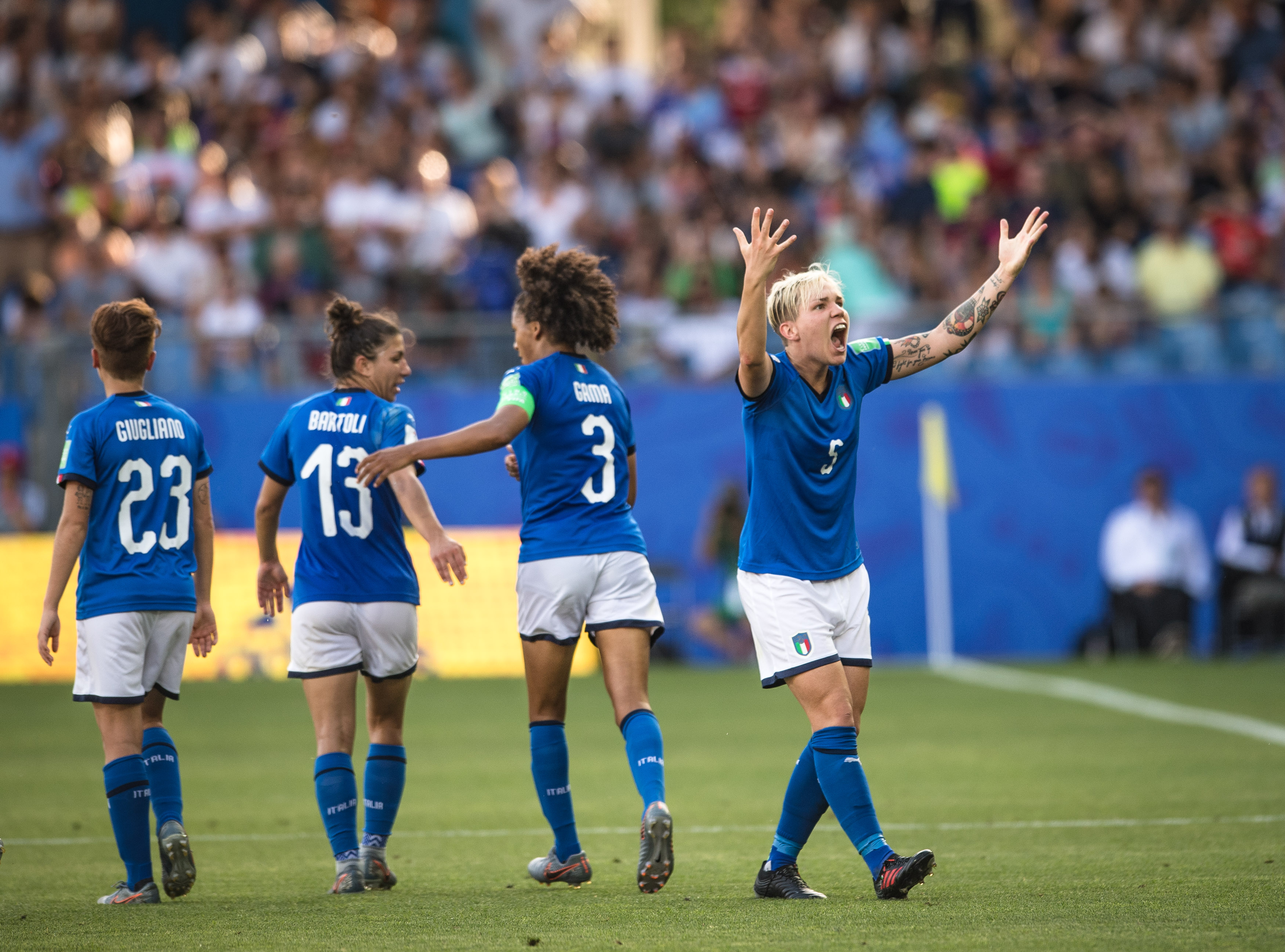 意大利足球赛事评选最佳球员,实力卓越受赞誉 意大利足球赛事评选最佳球员,实力卓越受赞誉