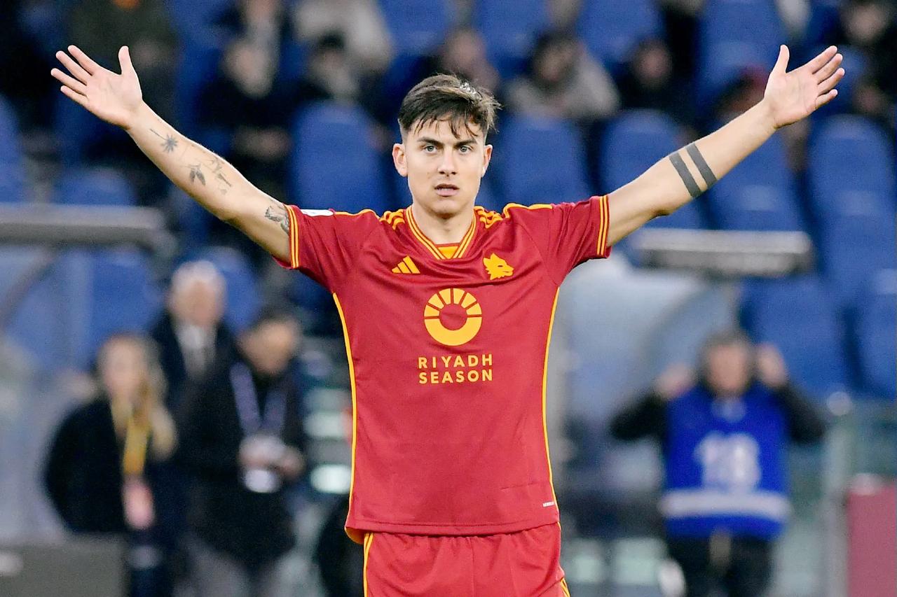 包含沙尔克遭遇惨败，升班马成球队苦主的词条