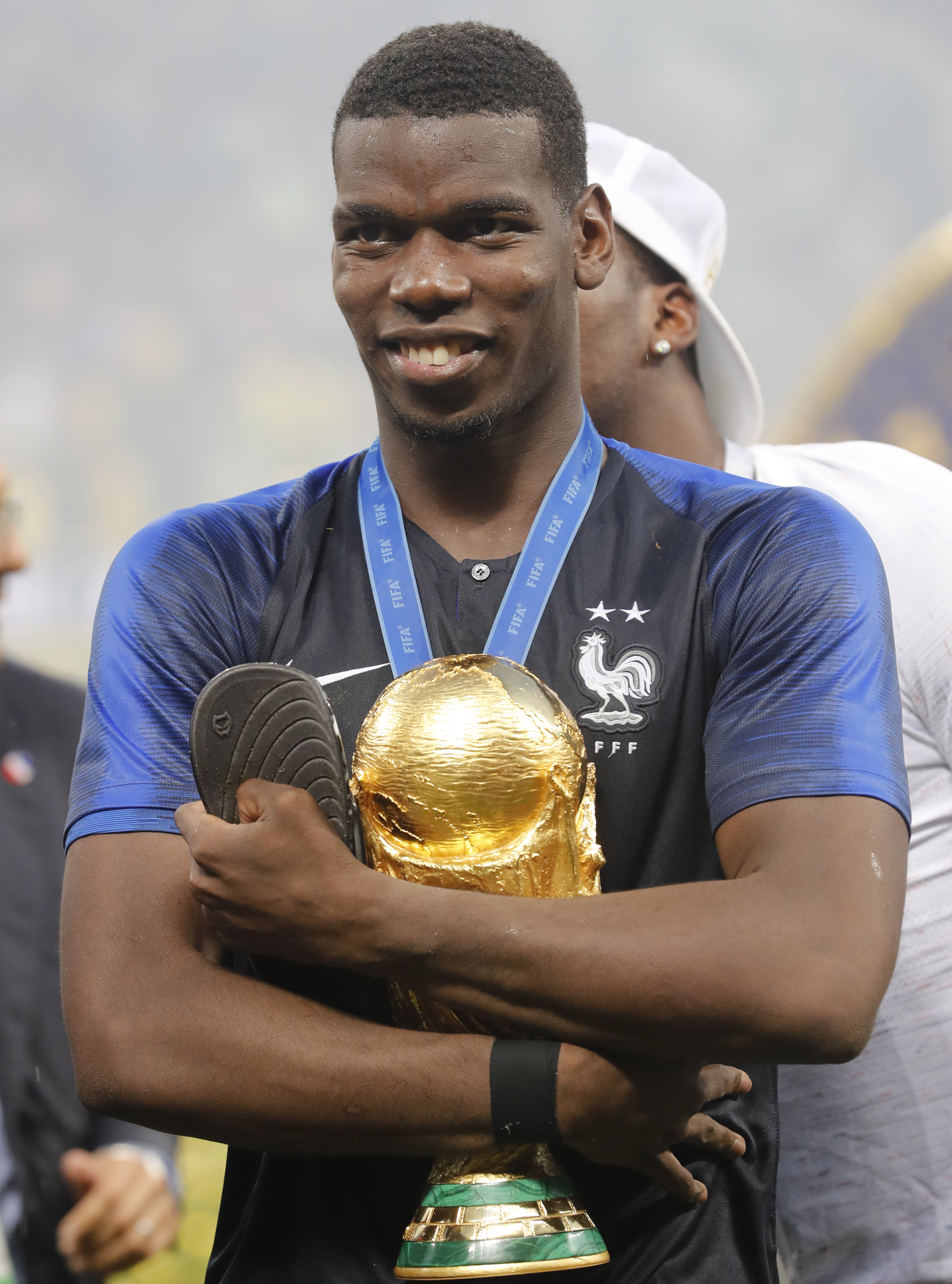 俄罗斯选手展现实力,夺取冠军奖杯 俄罗斯选手展现实力,夺取冠军奖杯