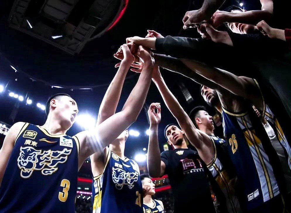 比赛中灵活变阵,助球队驰骋胜场 比赛中灵活变阵,助球队驰骋胜场