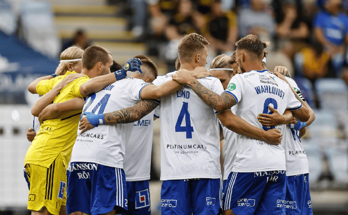 包含精英球员表现隐忍，主教练公开指出他技术不足的词条