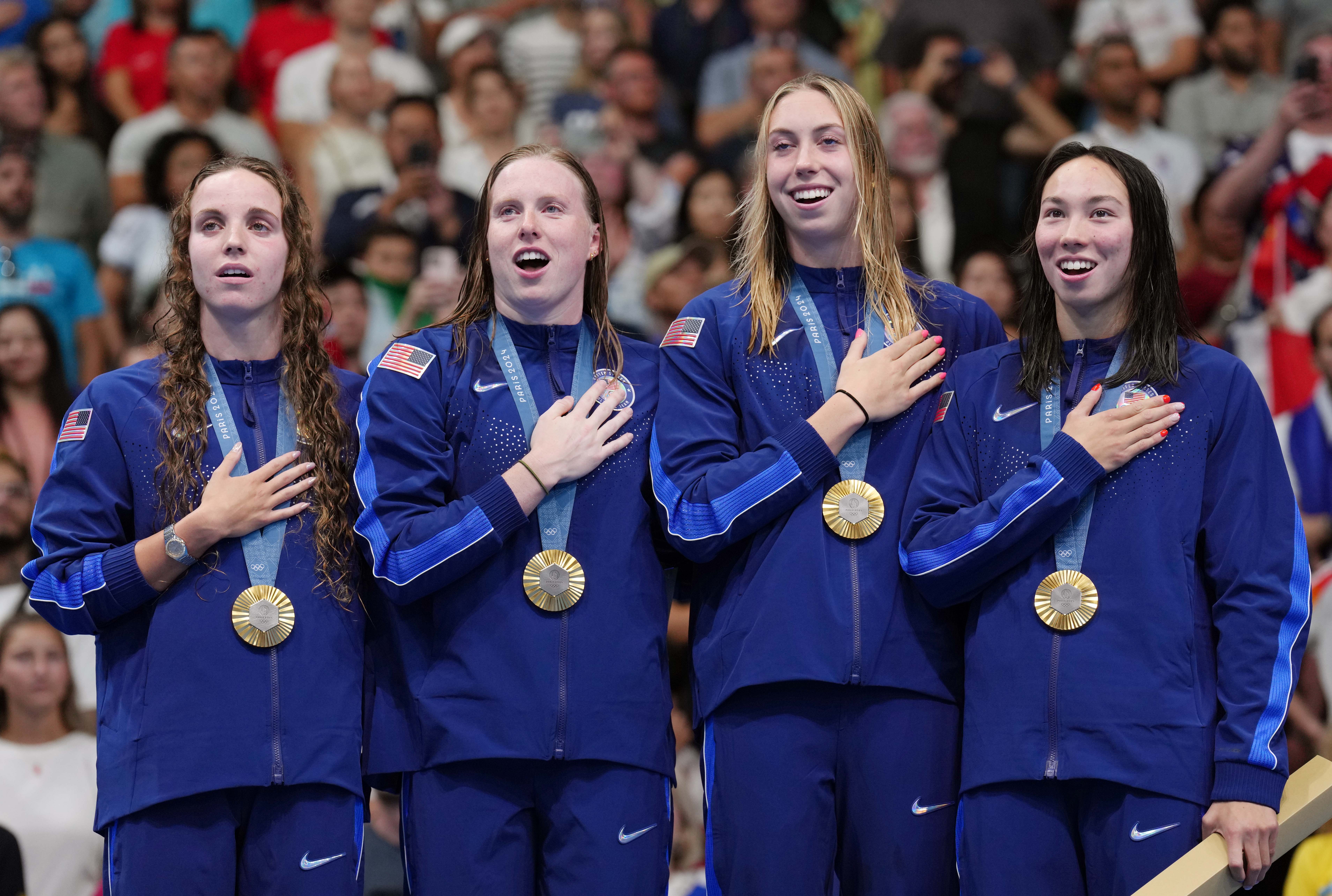 美国女子游泳4x200米自由泳接力夺冠,刷新世界纪录 美国女子游泳4x200米自由泳接力夺冠,刷新世界纪录