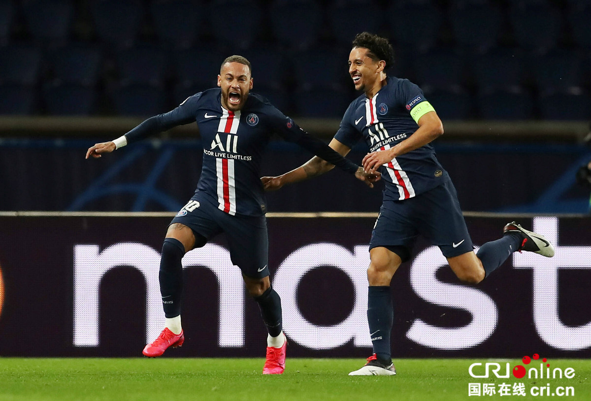 FPX力克NS,Uzi打出惊人五杀八强赛3:0(巴黎) FPX力克NS,Uzi打出惊人五杀八强赛3:0(巴黎)