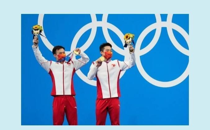 跳水男子三米板:中国选手夺得金牌 跳水男子三米板:中国选手夺得金牌