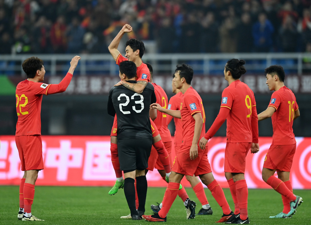 中国足球比赛中球员风采耀眼绽放 中国足球比赛中球员风采耀眼绽放