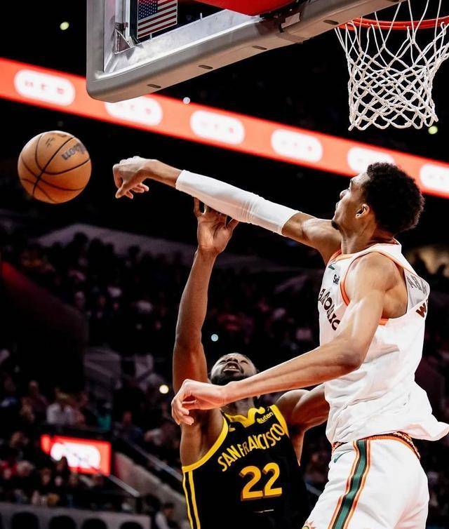 勇士逆转马刺,豪取连胜 勇士逆转马刺,豪取连胜