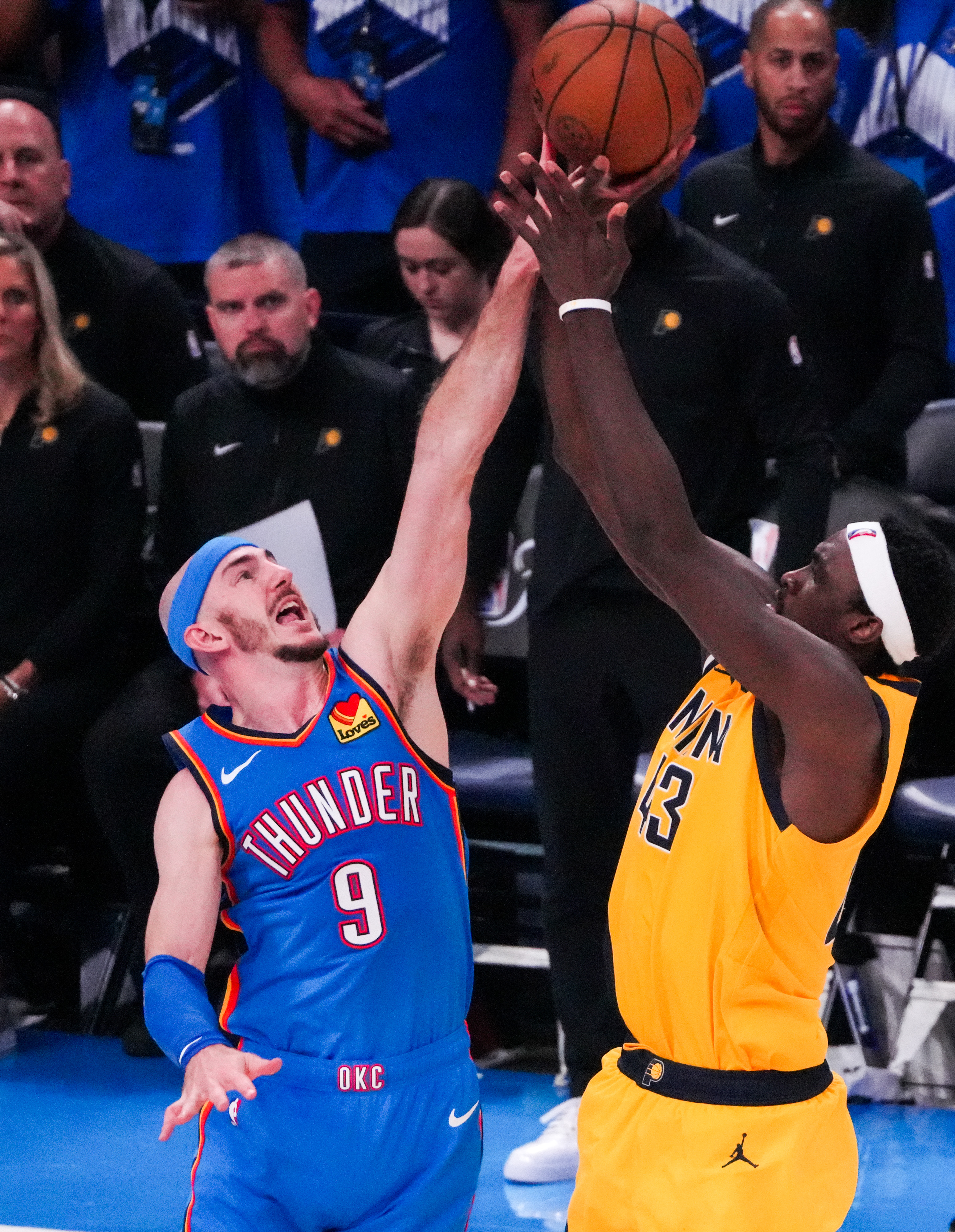 雷霆大胜勇士,场均120得分 雷霆大胜勇士,场均120得分