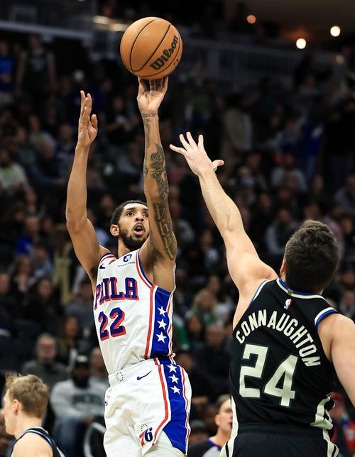 雄鹿大胜76人,安特托孔波继续领军的简单介绍 雄鹿大胜76人,安特托孔波继续领军的简单介绍