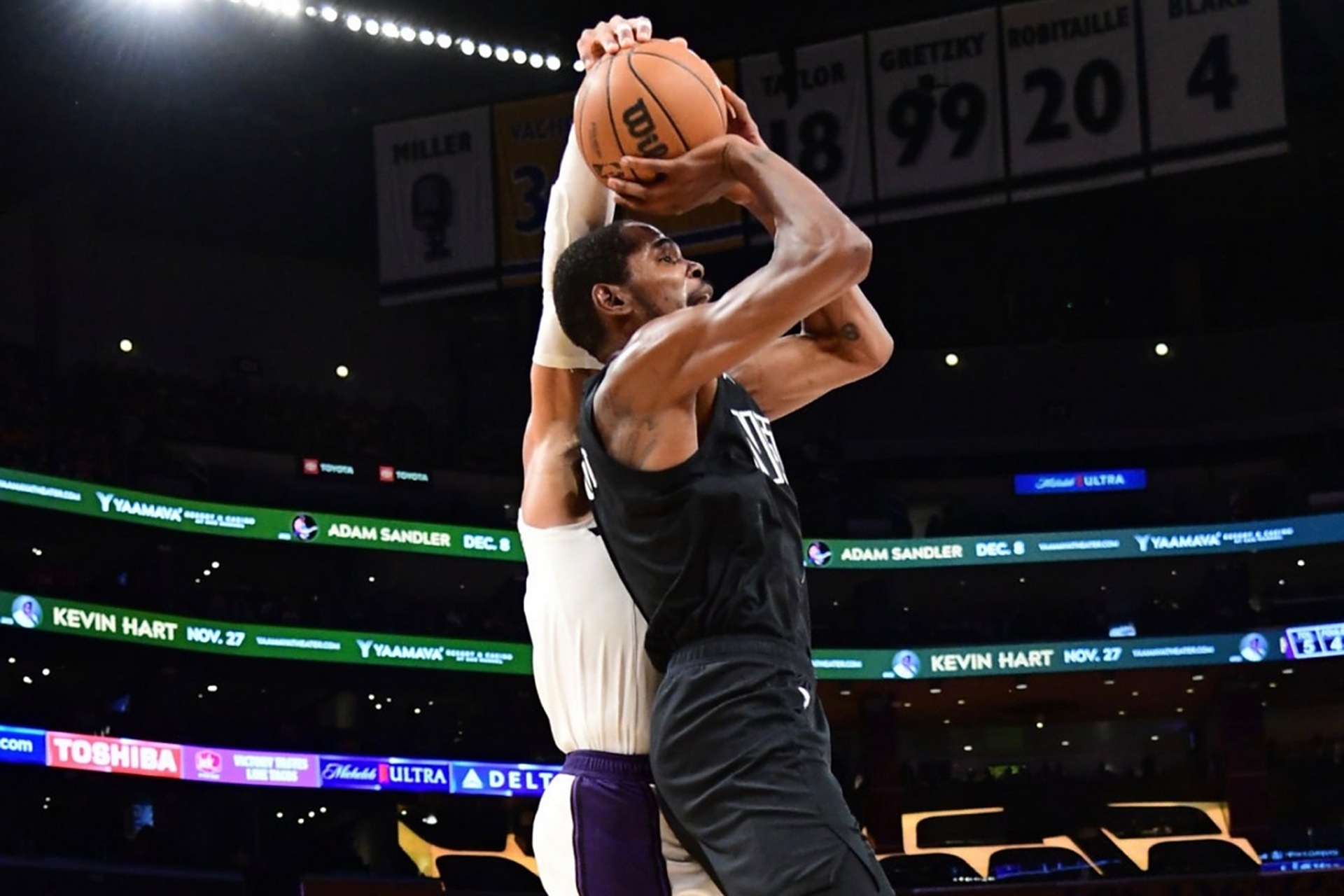 篮网惜败湖人,杜兰特发威难救主 篮网惜败湖人,杜兰特发威难救主