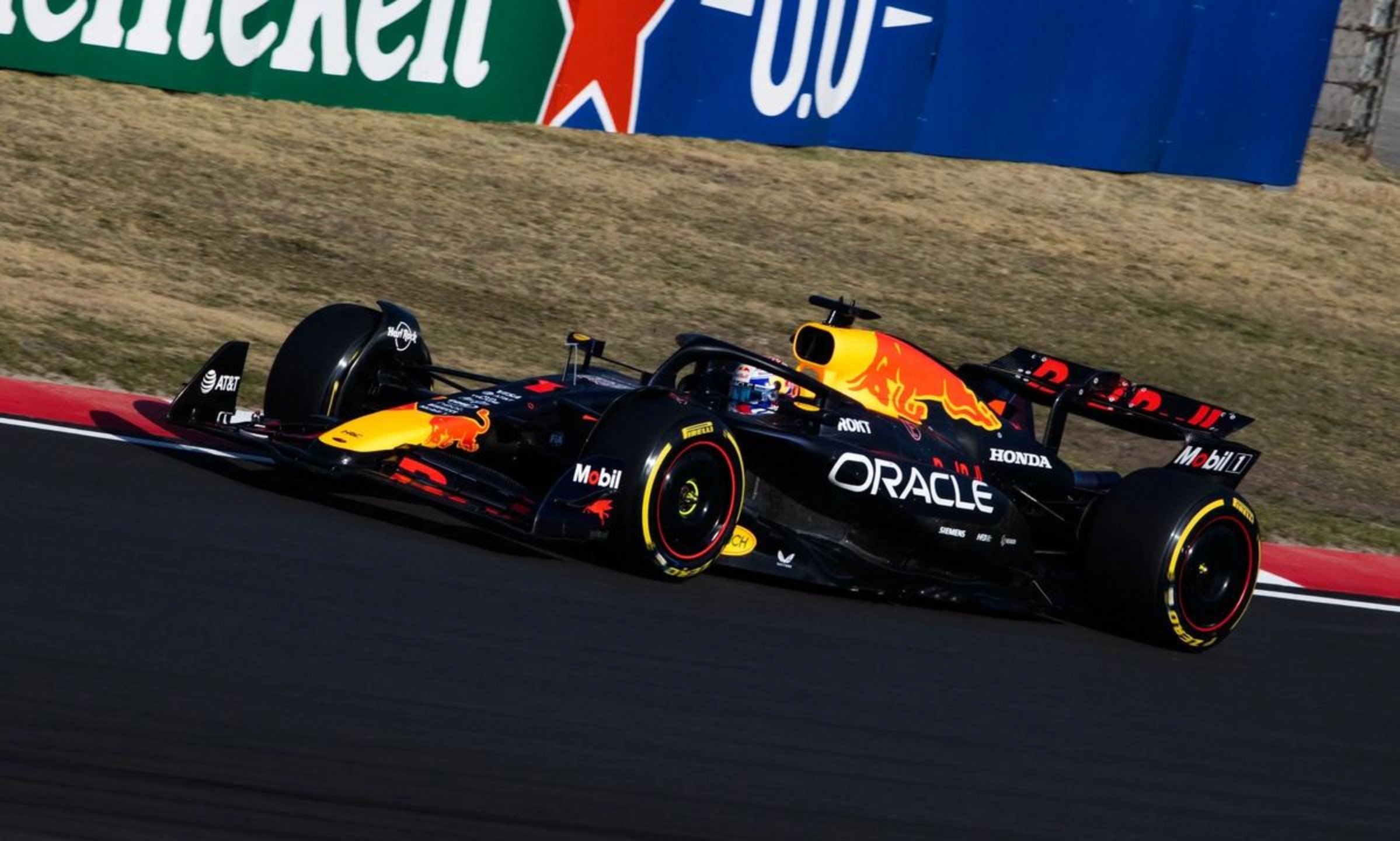 雷诺车队轻取红牛车队,皮亚斯特里扛起全队 雷诺车队轻取红牛车队,皮亚斯特里扛起全队