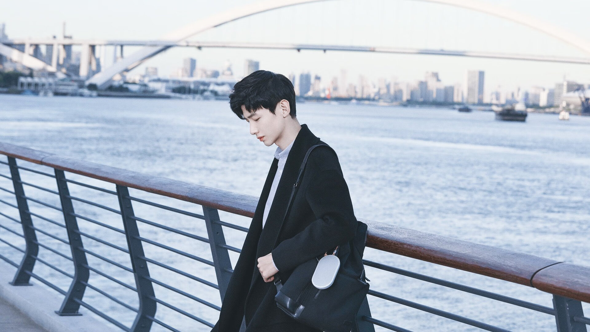 革新浪潮,当里昂掀翻阿根廷,阿克在F1街道赛接管比赛